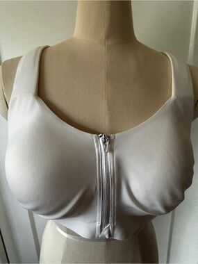 Victoria's Secret Light Beige Front-Zip Sports Bra